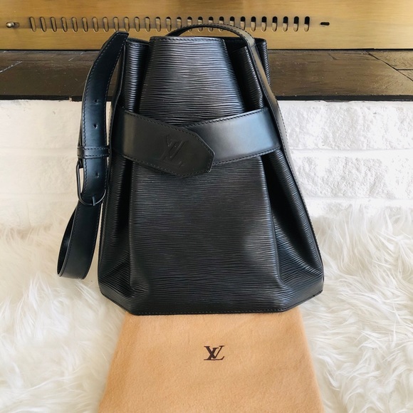 Louis Vuitton Black Epi Leather Sac D’Epaule - Picture 1 of 10